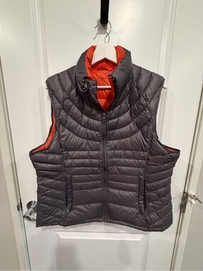 Bernardo Goose Down Puffer Vest in Charcoal with Orange Lining size XL